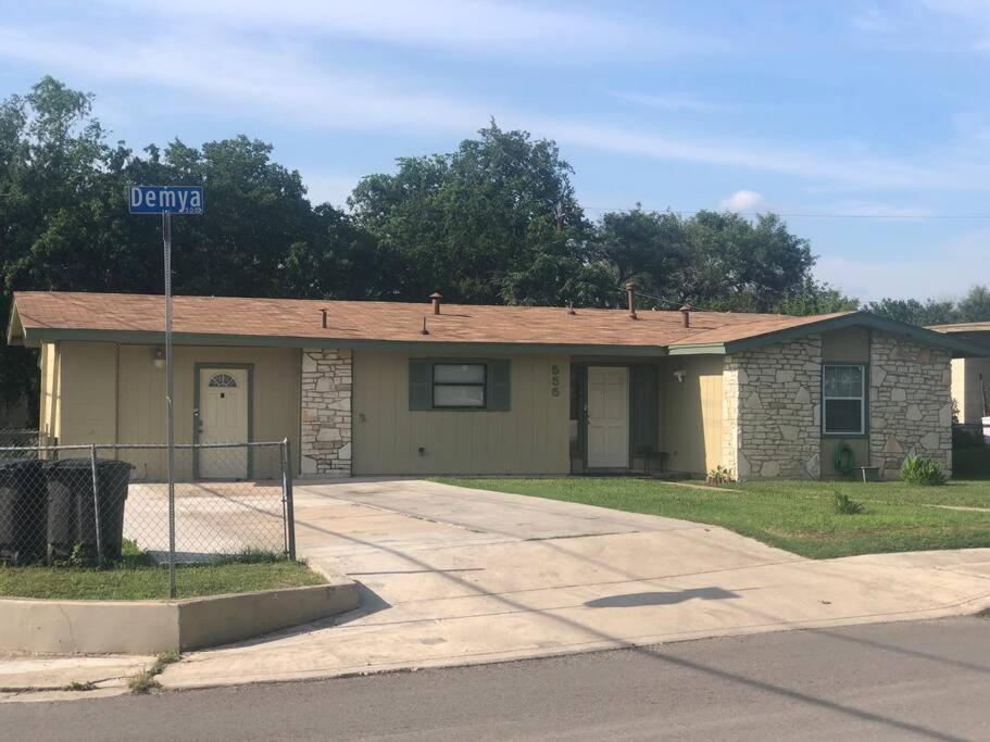 A Smaller Piece Of Heaven, Near By Lackland Afb San Antonio Exterior photo